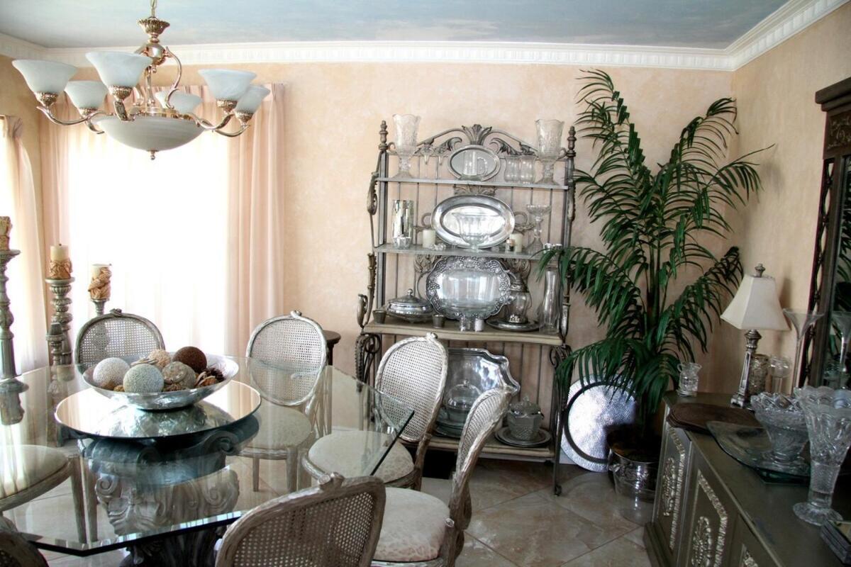 Shared Home Ингълуд Стая снимка